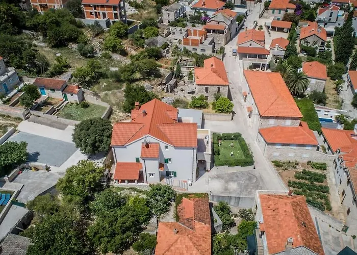 Peters Apartment Sutivan képek