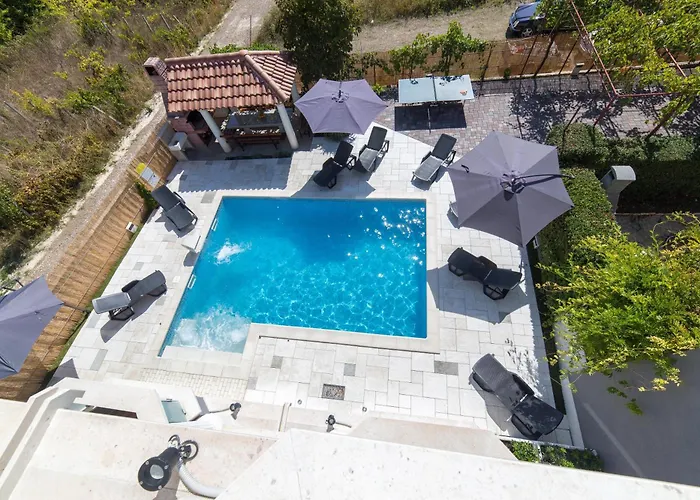 Suman Apartment With Shared Swimming Pool, 120M From The Beach Kaštel Štafilić 사진