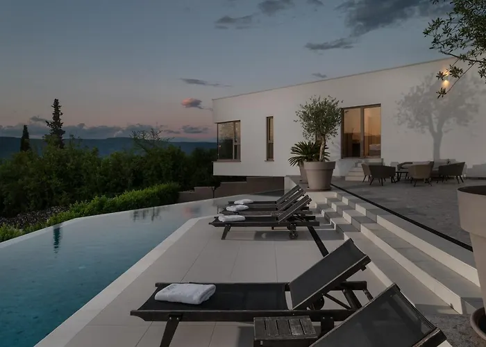 Luxury Villa Blue With A Pool Zmijavci képek