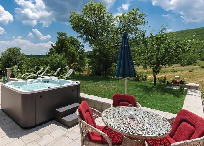 Amazing Home In Tijarica W/ Jacuzzi, Wifi And 2 Bedrooms Donja Tijarica照片
